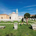 Cozy In With Heated Swimming Pool Zadar