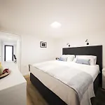 Cozy In With Heated Swimming Pool Apartment Zadar